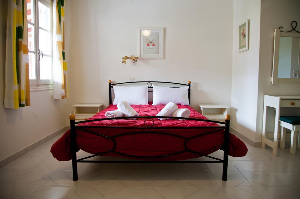 Theo Studios & Apartments Spetses Town Chambre photo