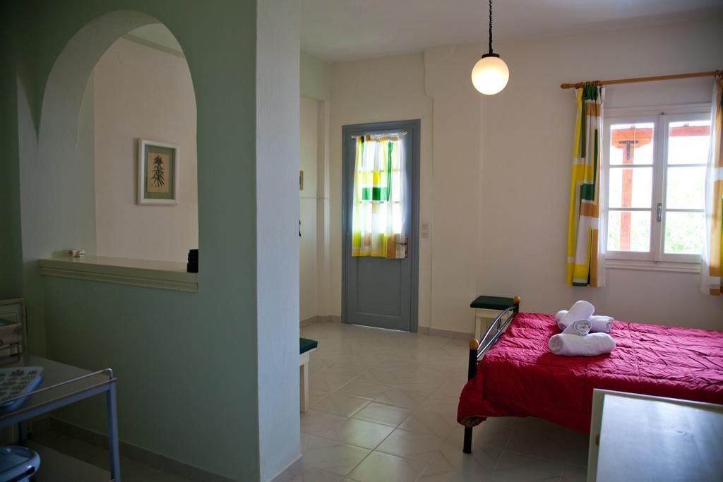 Theo Studios & Apartments Spetses Town Chambre photo