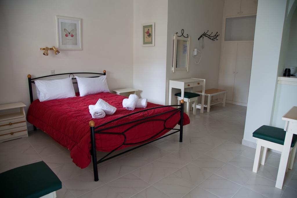 Theo Studios & Apartments Spetses Town Extérieur photo