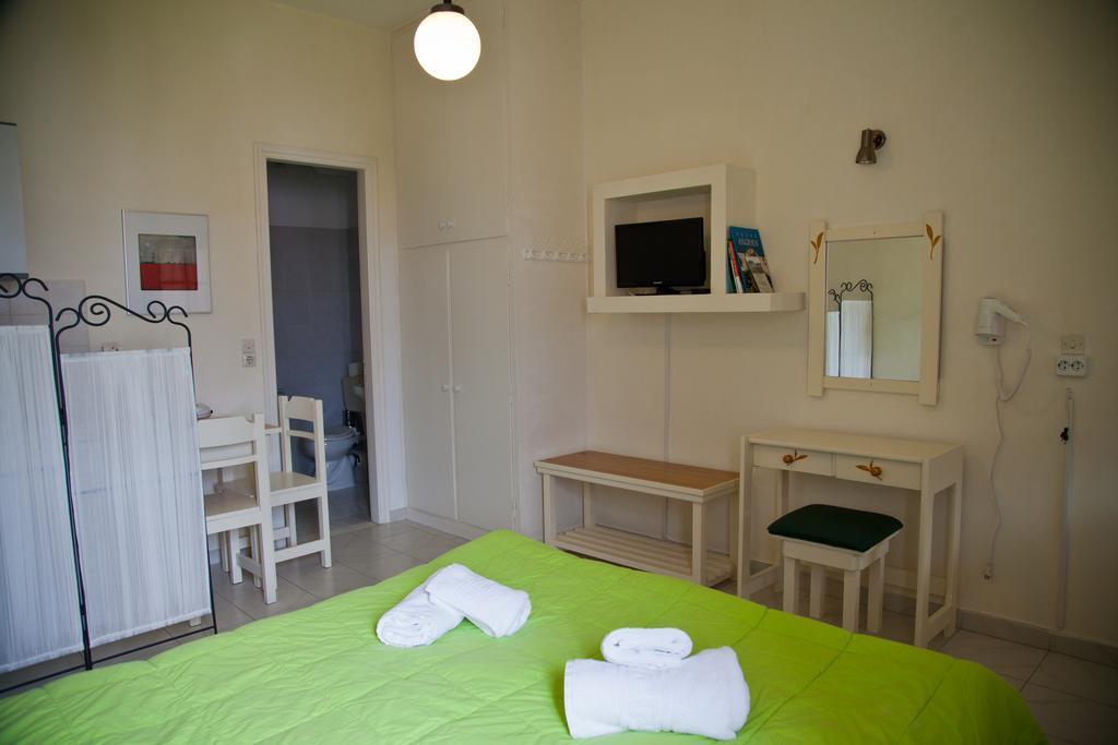 Theo Studios & Apartments Spetses Town Chambre photo