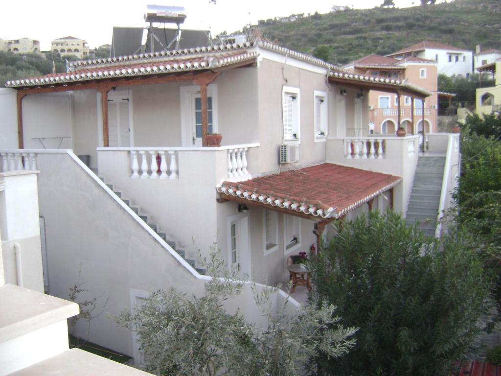 Theo Studios & Apartments Spetses Town Extérieur photo