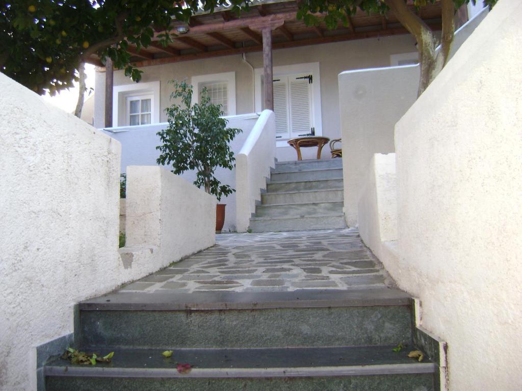 Theo Studios & Apartments Spetses Town Extérieur photo