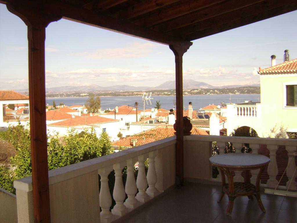 Theo Studios & Apartments Spetses Town Extérieur photo