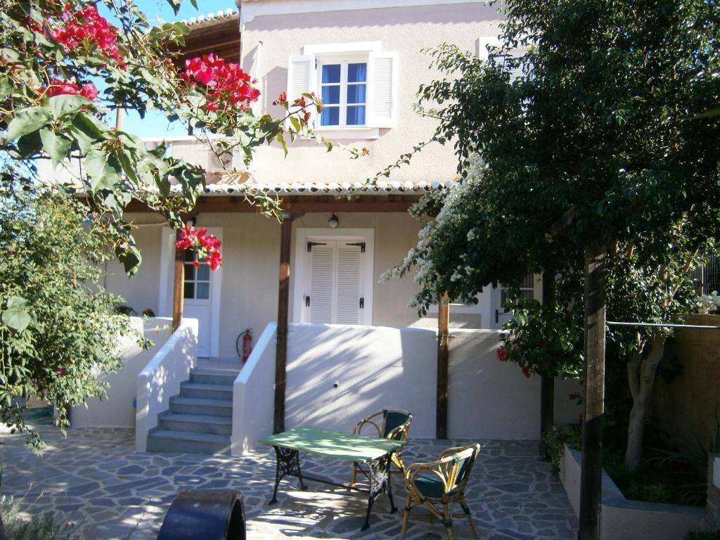 Theo Studios & Apartments Spetses Town Extérieur photo