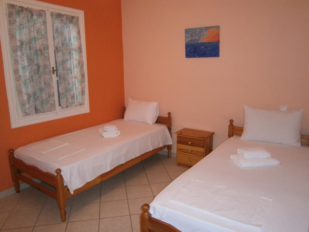 Theo Studios & Apartments Spetses Town Chambre photo