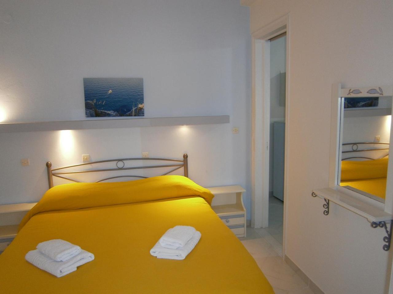 Theo Studios & Apartments Spetses Town Extérieur photo